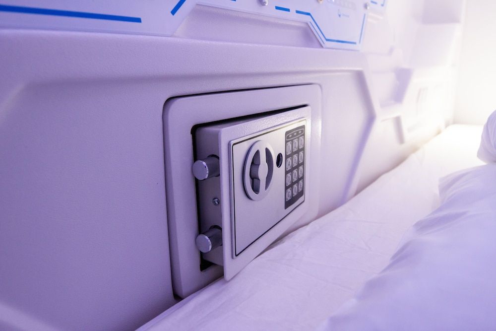 Pod Inn Side Entrance Single Capsule Bed 3