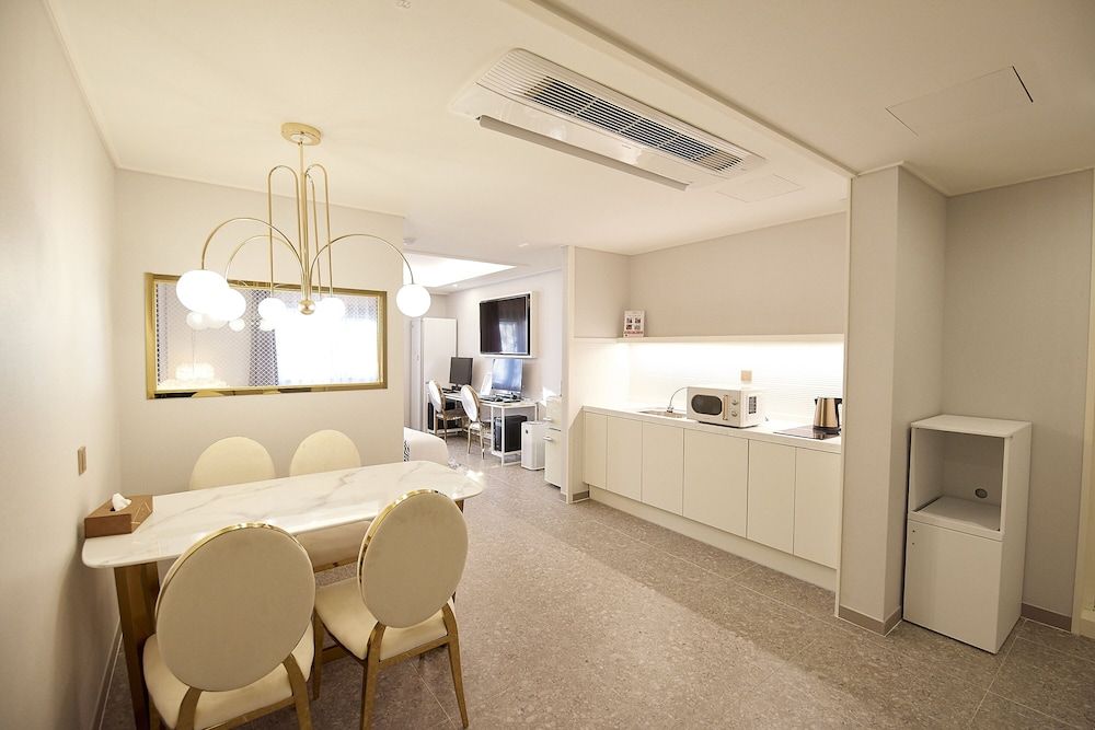 undefined Den Basta Hotel