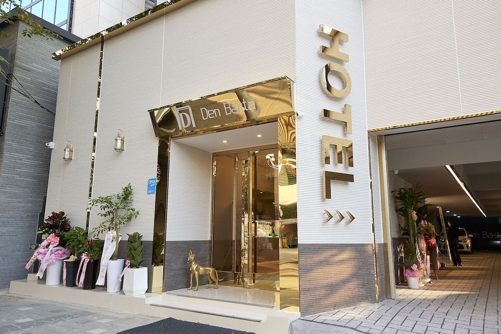 undefined Den Basta Hotel 6