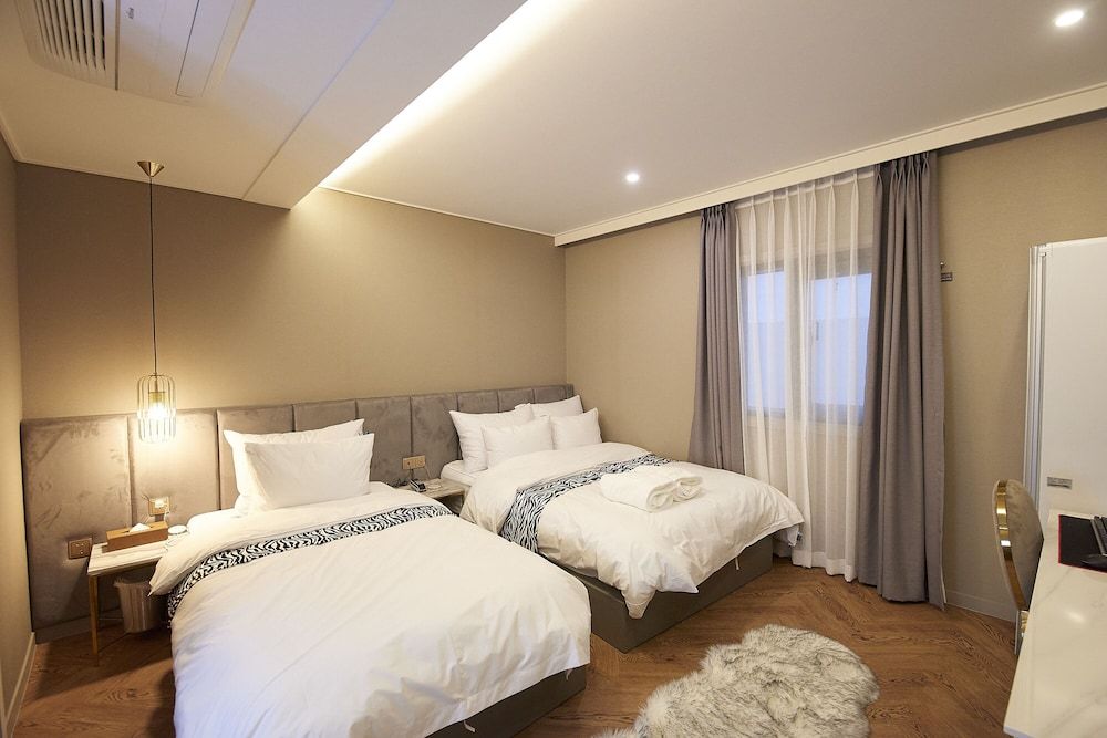 undefined Den Basta Hotel 8