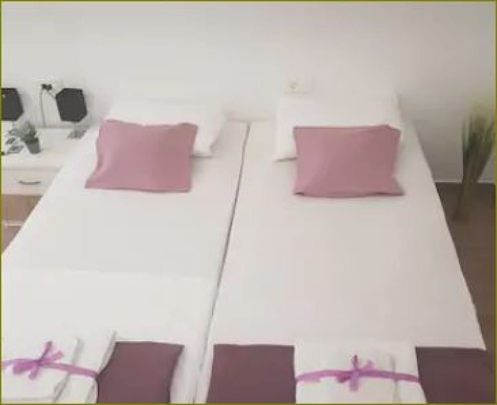 undefined Apartments Dub 10