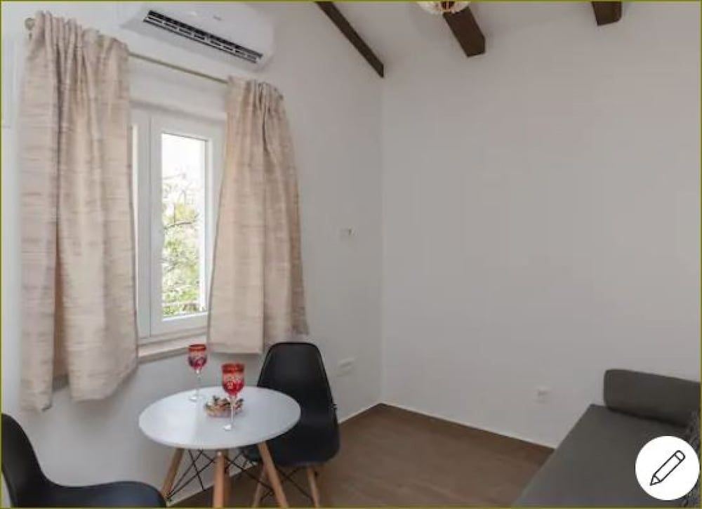 undefined Apartments Dub 4