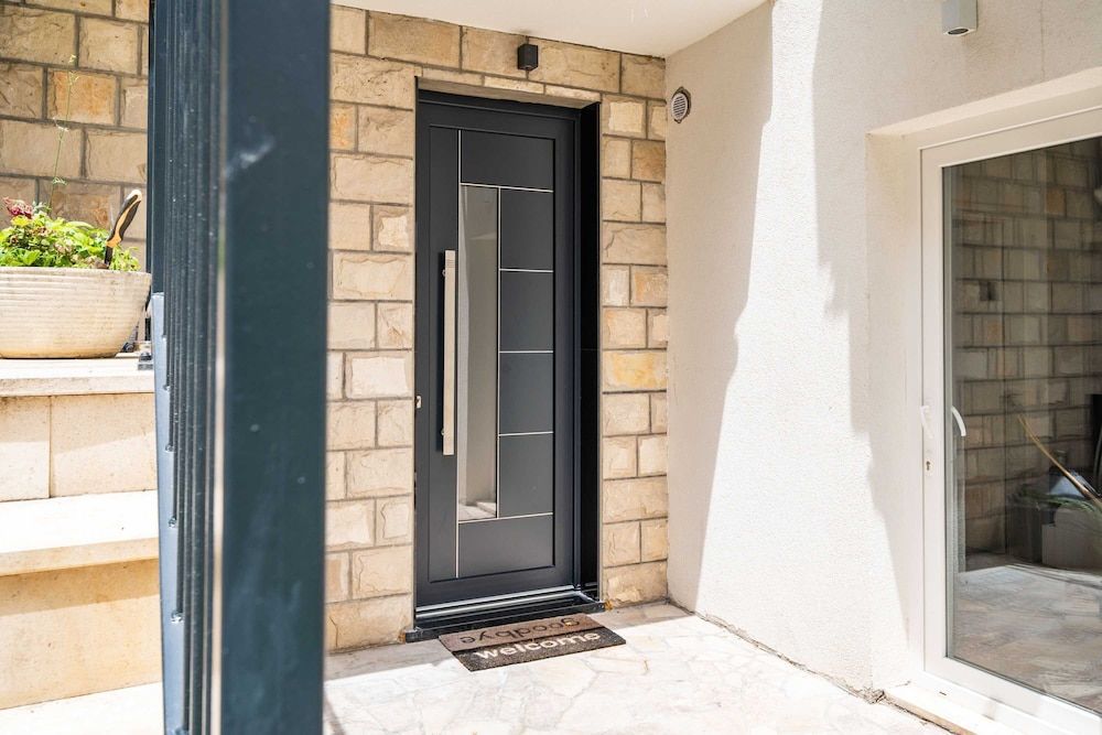 undefined Apartments Dub 7