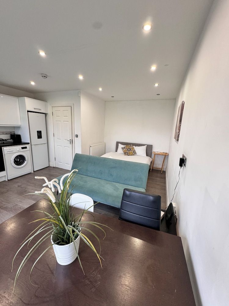 The Hatton Rooms Basic Double Room (Room 2) 3