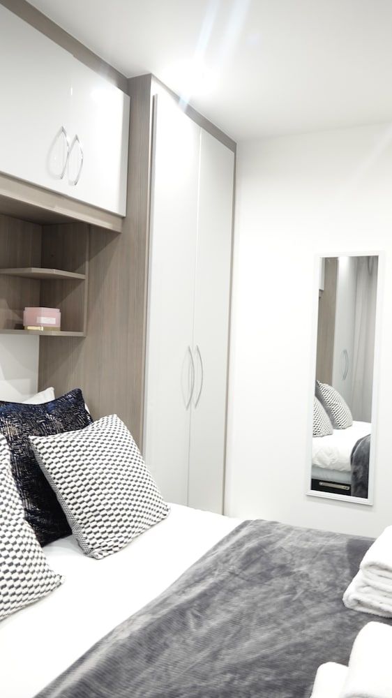 The Hatton Rooms Double Room (Room 2) 9