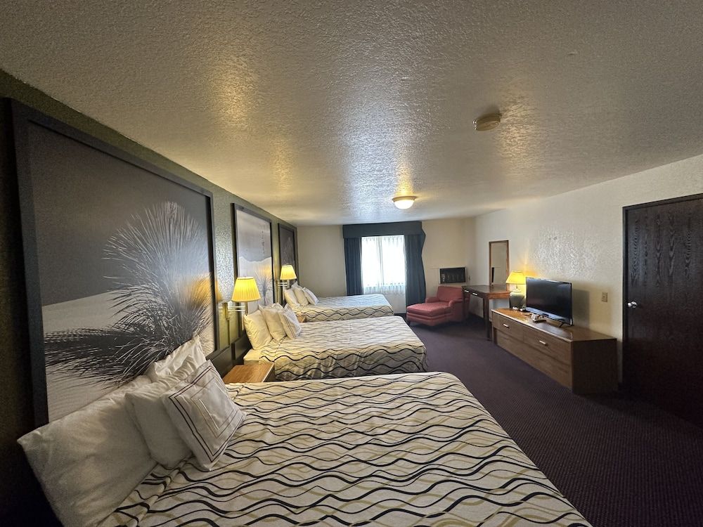 Simple Rewards Inn Economy Triple Room, Multiple Beds, Non Smoking 2