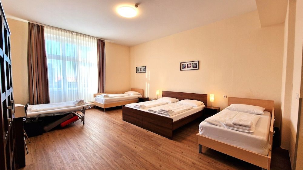 Mikon Eastgate Hotel Quintuple Room, 1 Double + 3 Single Beds 3