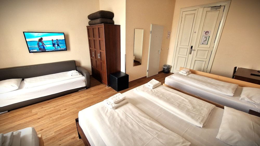 Mikon Eastgate Hotel Quintuple Room, 1 Double + 3 Single Beds