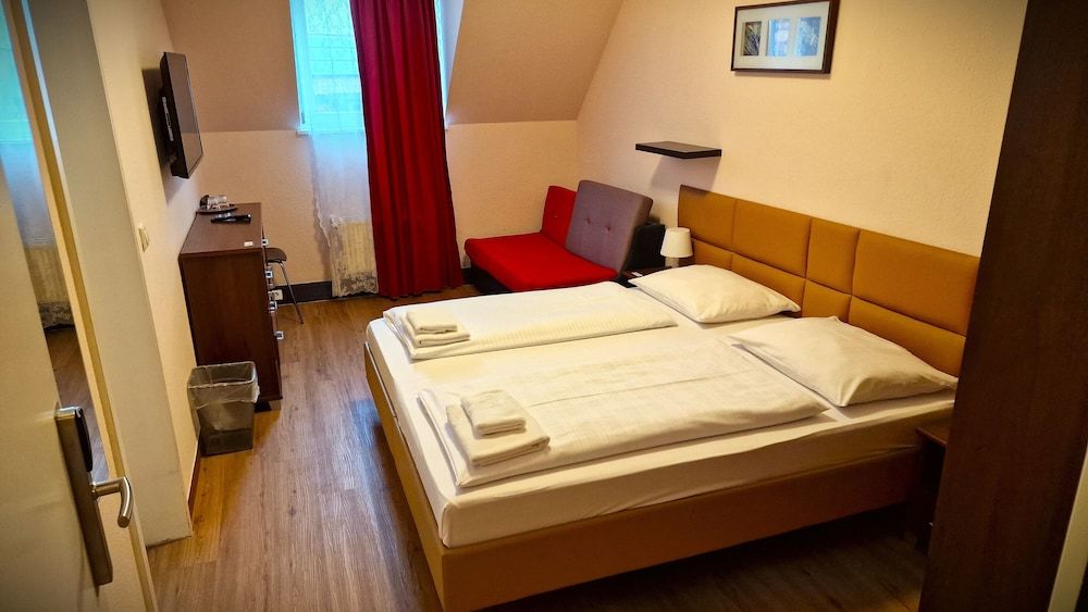 Mikon Eastgate Hotel Family Room for 2 adults and 1 child 4