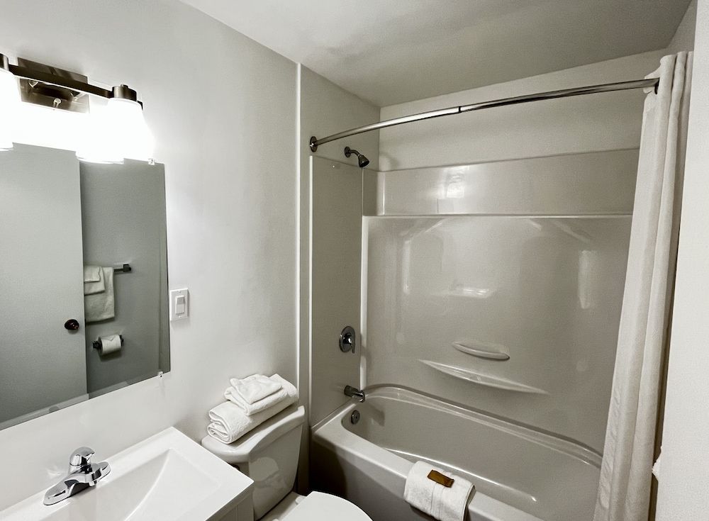 Anavada Inn & Suites - Prince George Deluxe Double Room, 2 Queen Beds 4