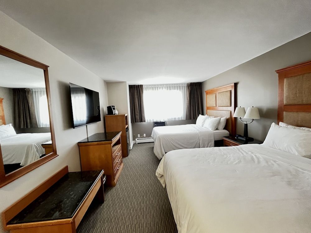 Anavada Inn & Suites - Prince George Deluxe Double Room, 2 Queen Beds 3