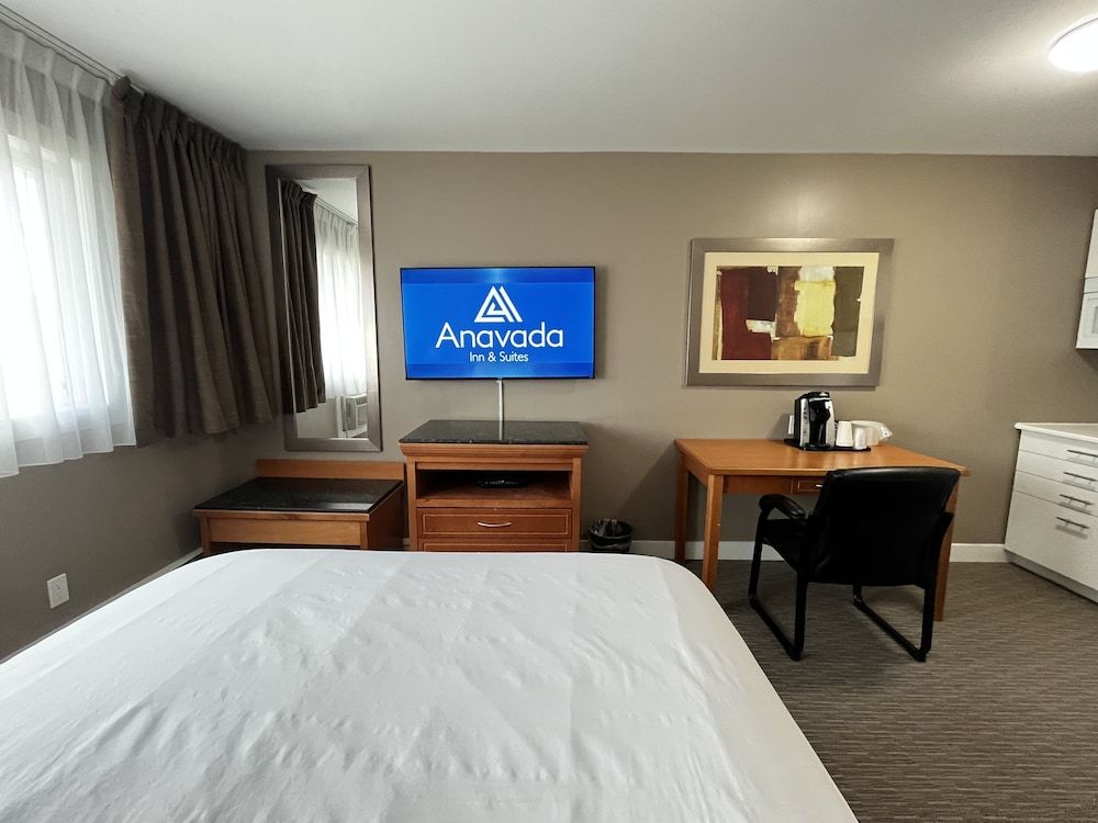 Anavada Inn & Suites - Prince George Kitchenette, 1 Queen Bed
