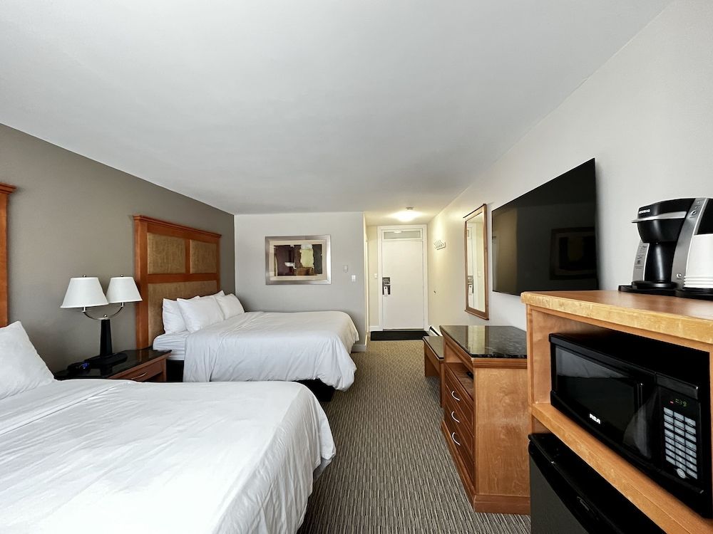 Anavada Inn & Suites - Prince George Deluxe Double Room, 2 Queen Beds 2