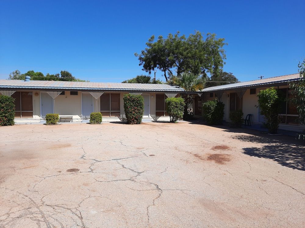 Boab Inn Standard Triple Room 4