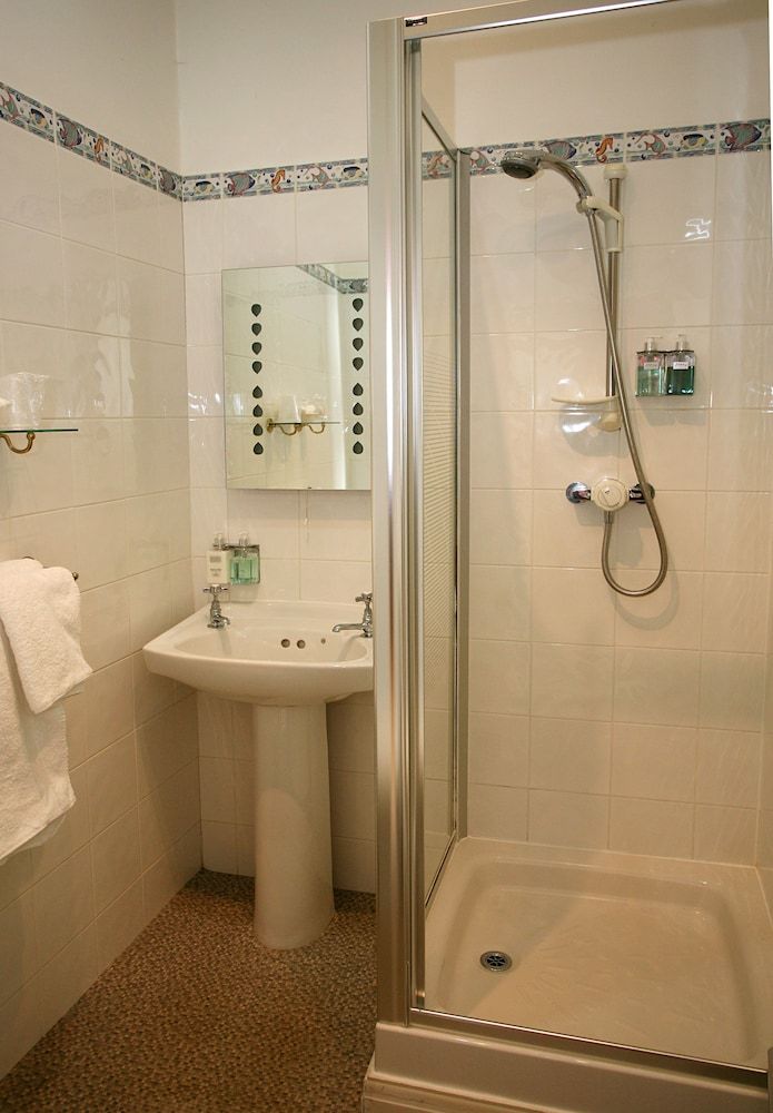 Orchard Club - Newton House Large Superior Double or Twin Room 6