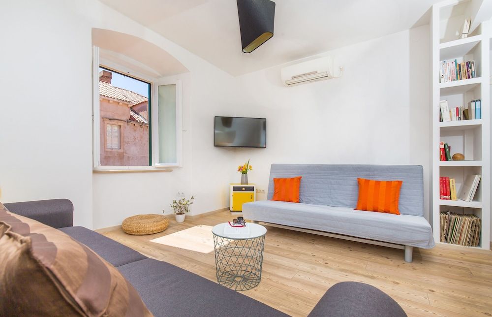 undefined Apartment & Room Joy 10