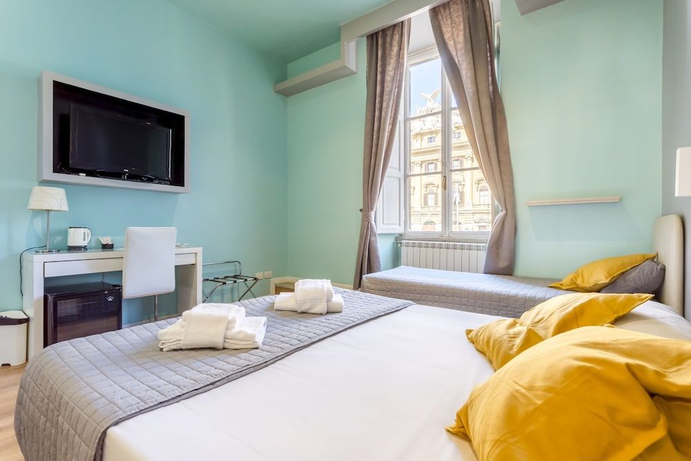 AmoRoma Suite Superior Triple Room (101) 15