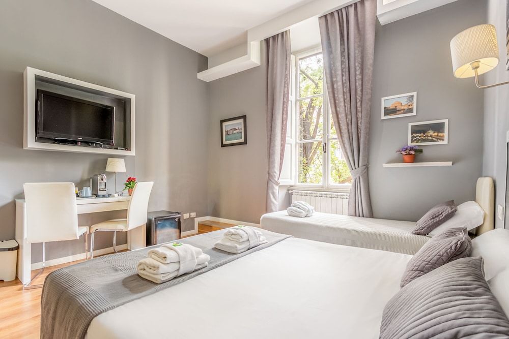 AmoRoma Suite Superior Triple Room (101) 7