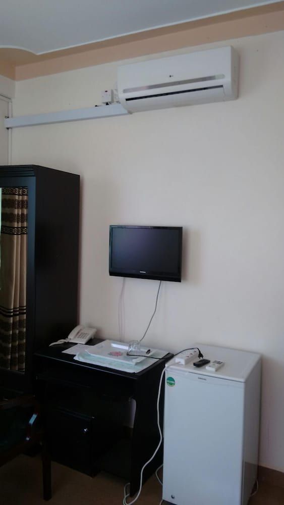 United Motel Entebbe Deluxe Double Room 5