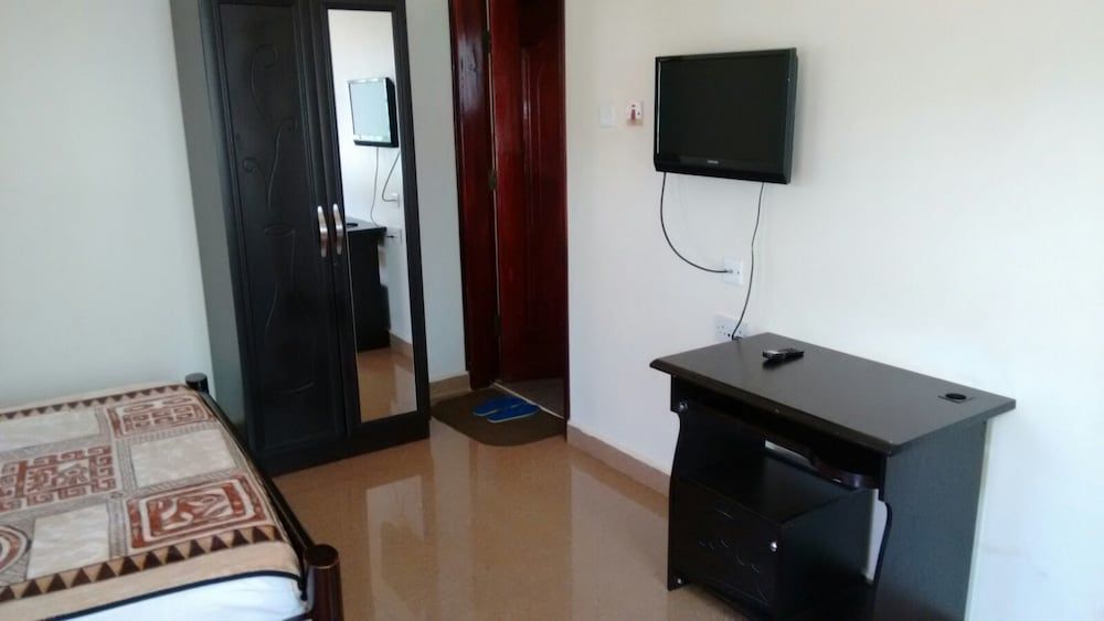 United Motel Entebbe Deluxe Double Room 3