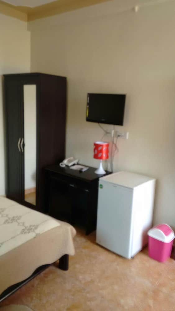 United Motel Entebbe Standard Single Room 8