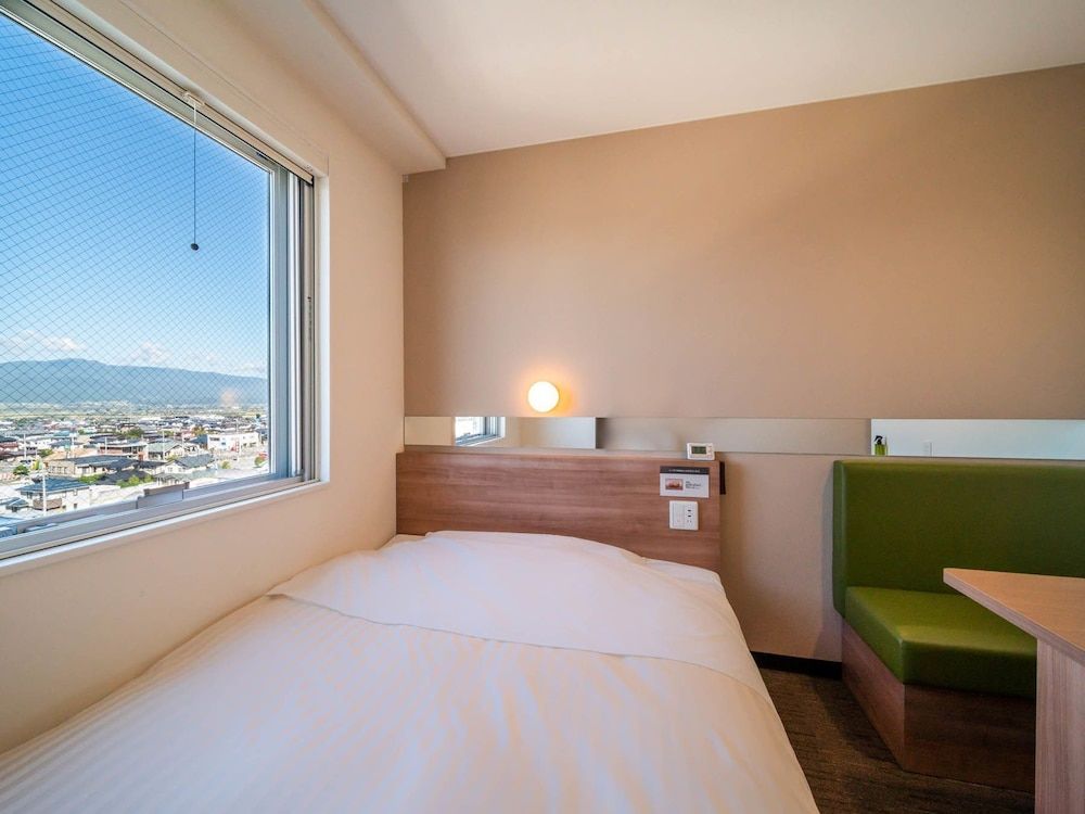 Extra Single Room, Smoking