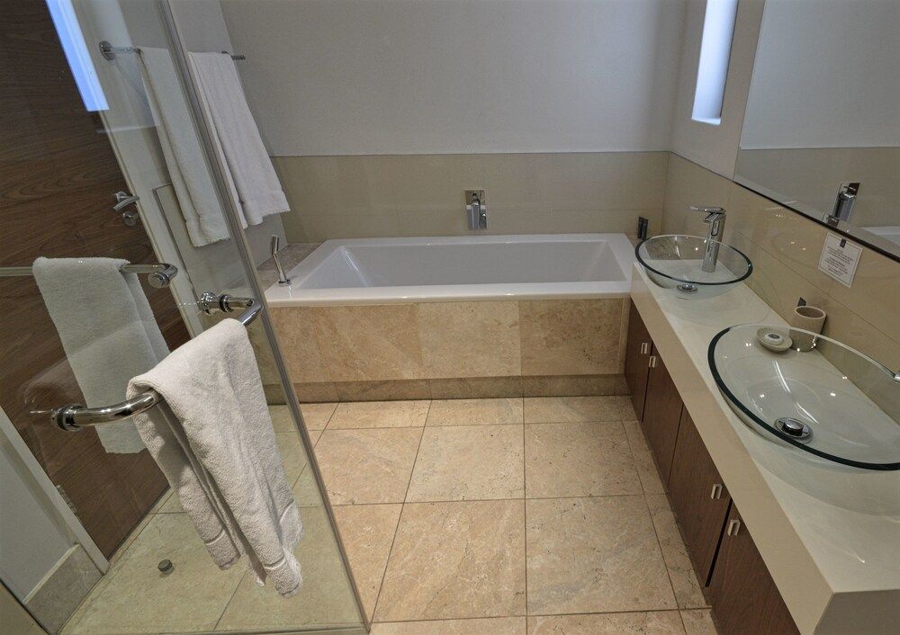 Canal Quays Luxury Apartments Standard Room, 2 Bedrooms 12