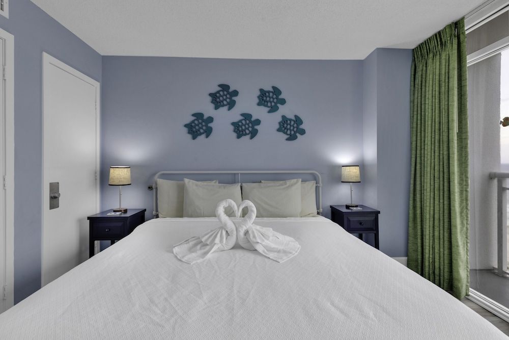 Premium Condo, Multiple Bedrooms, Balcony, Ocean View