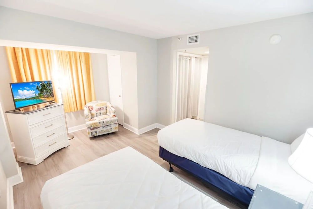 Deluxe Condo, 2 Bedrooms, Balcony, Beach View