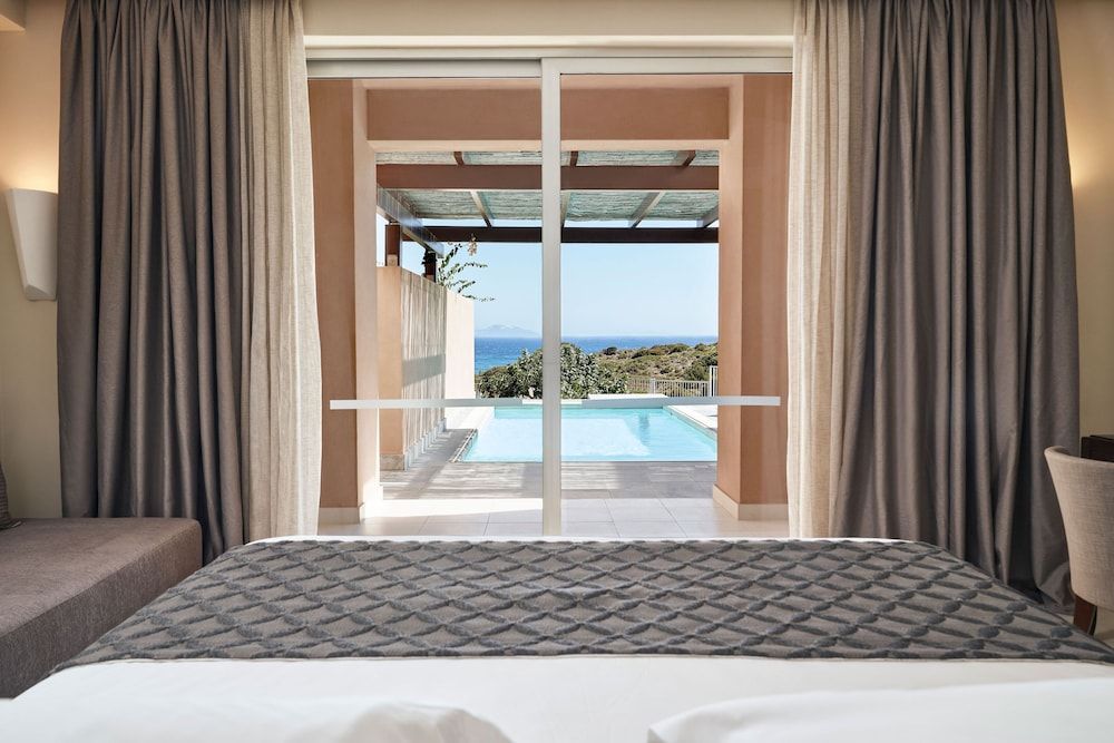 Suite with Private Pool Sea View