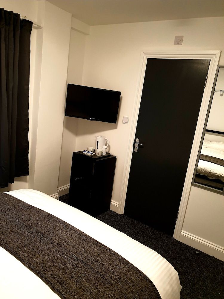 Wanstead Hotel Double Room 4