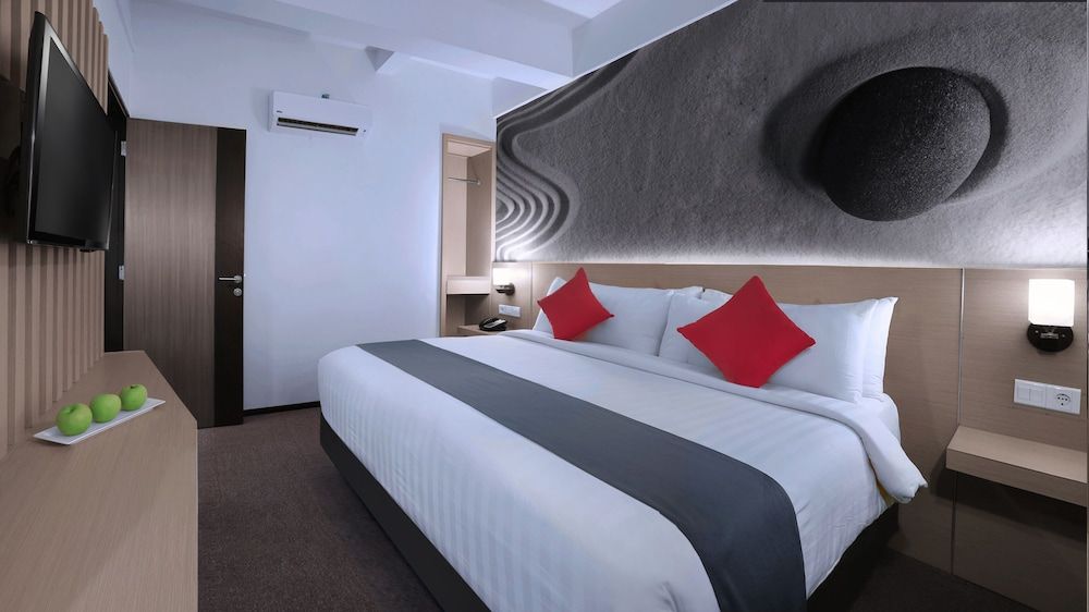 NEO+ Waru Sidoarjo by Aston Junior Suite