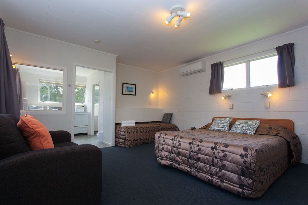 Standard Suite, 2 Bedrooms, Non Smoking, Kitchen (Standard unit.)