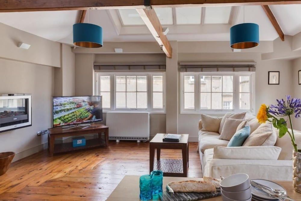 Dream Stays Bath - Queen Street Loft, Private Bathroom 8