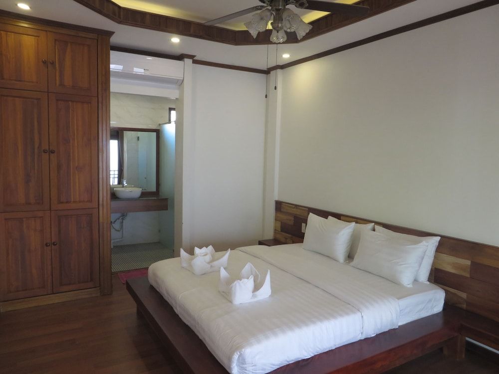 undefined Queen's House 2