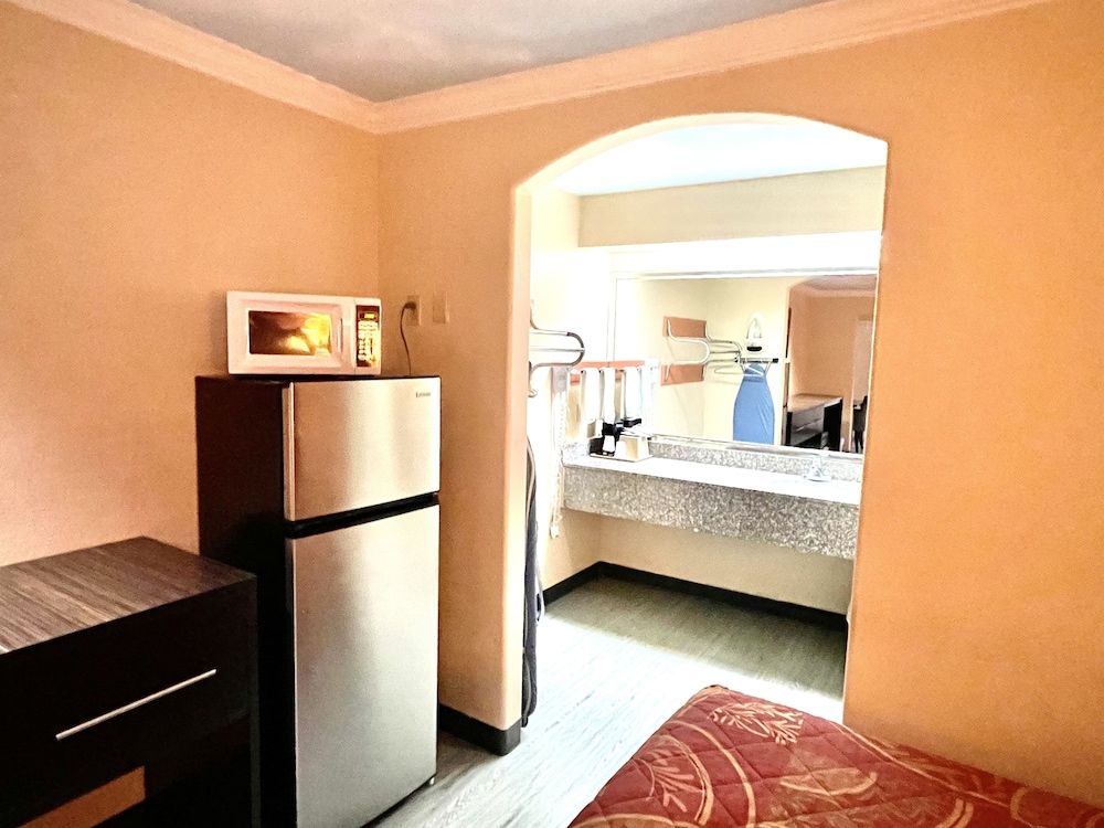 Standard Room, 2 Queen Beds, Non Smoking
