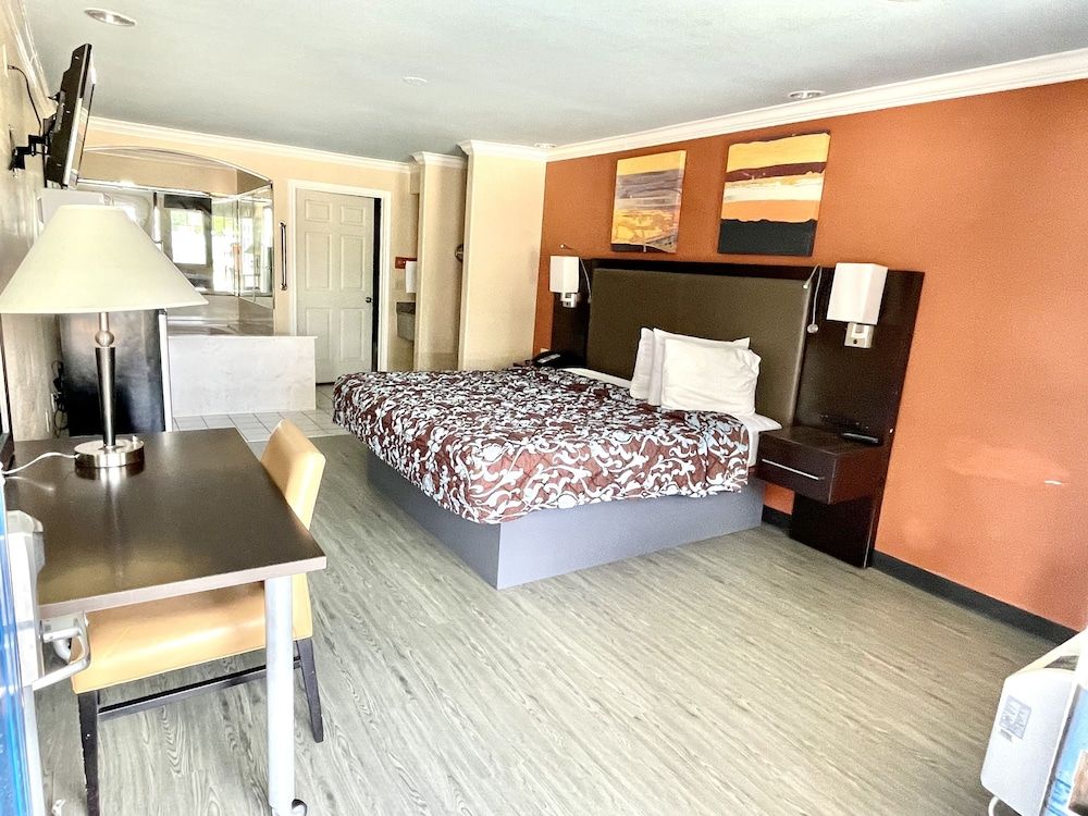 Standard Suite, 1 King Bed, Non Smoking, Jetted Tub