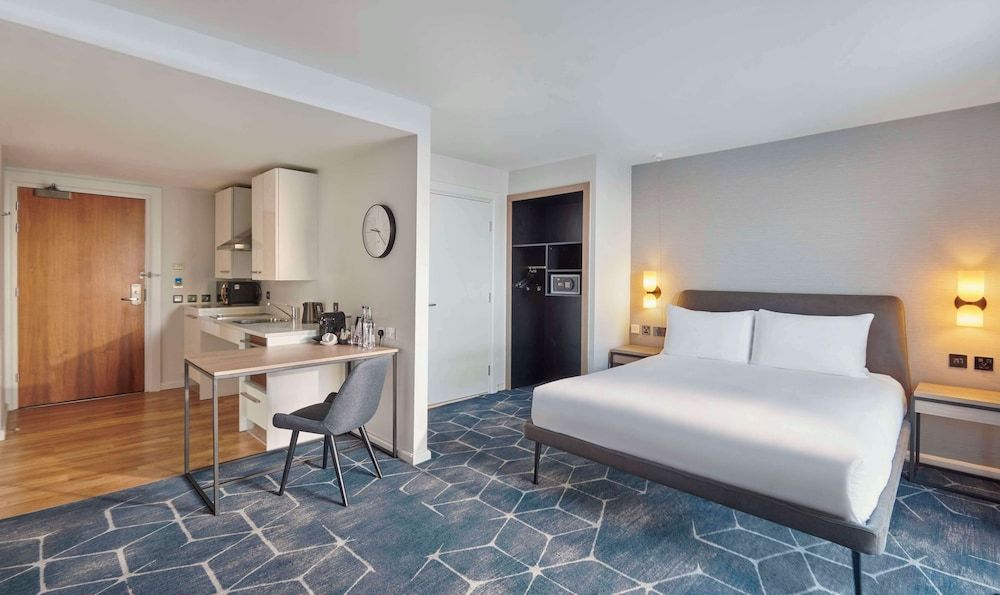 Hyatt House London Stratford Studio, 1 King Bed, Kitchenette, Park View 10