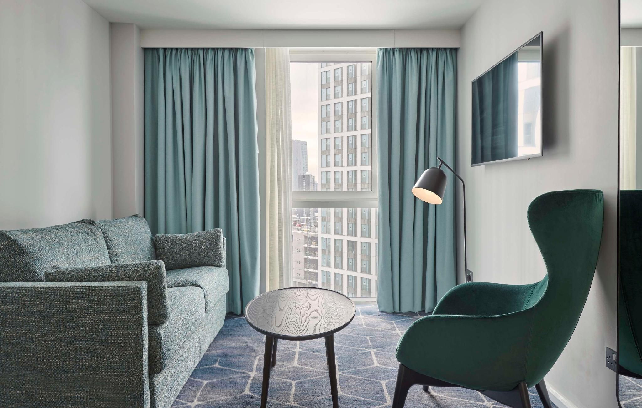 1 King Bed Suite Cherry Park View