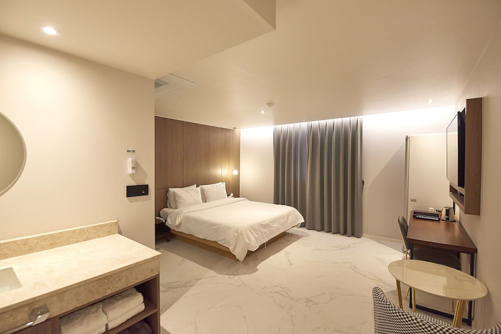 Bonathree Hotel Deluxe Double Room 3