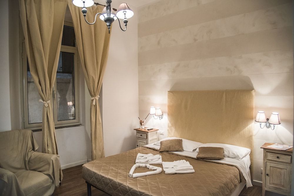Juno Pantheon Triple Room 2