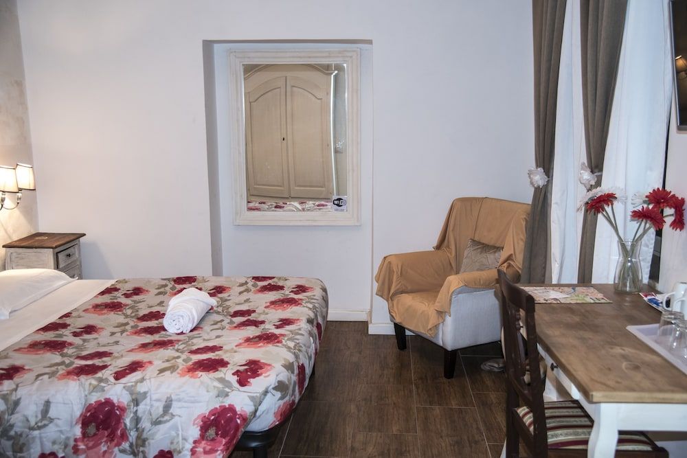 Juno Pantheon Double Room (with lounge)
