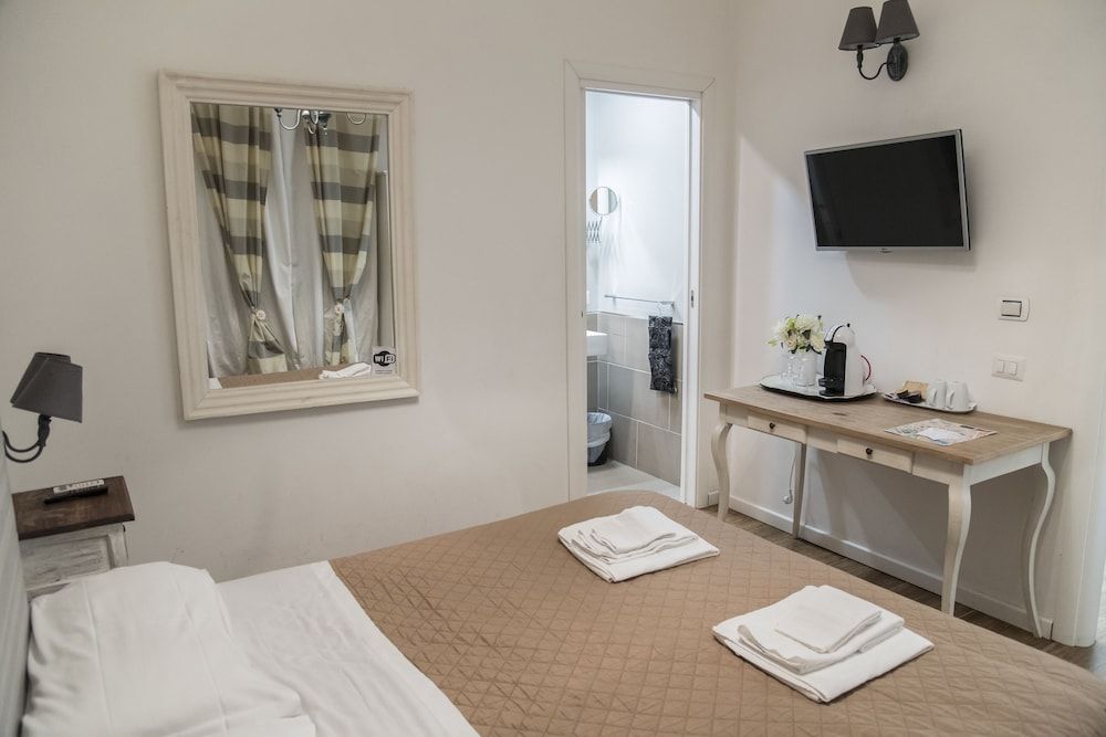 Juno Pantheon Double Room 3