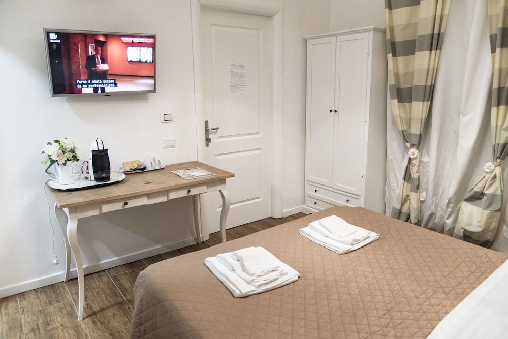 Juno Pantheon Double Room 2