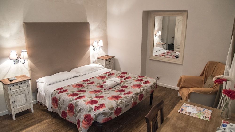 Juno Pantheon Double Room (with lounge) 2