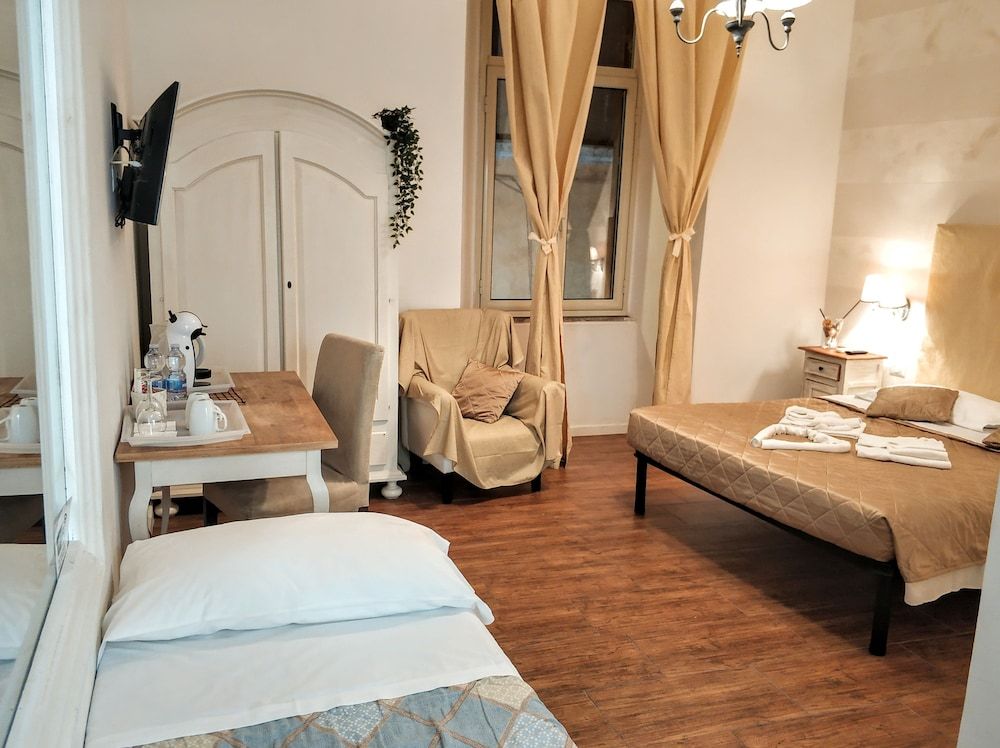 Juno Pantheon Triple Room 4