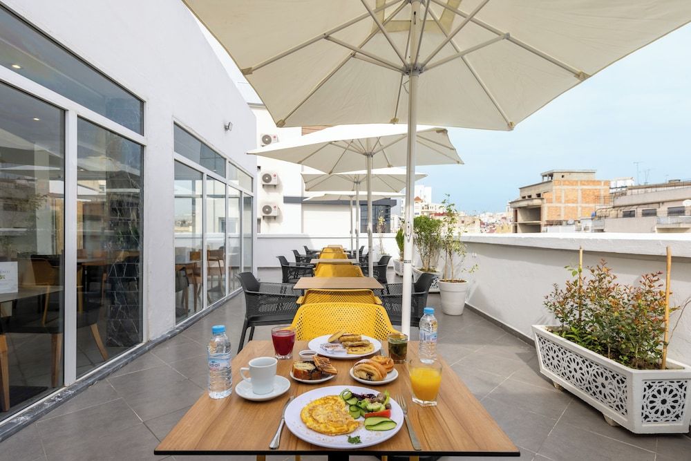 Room Service - Dining