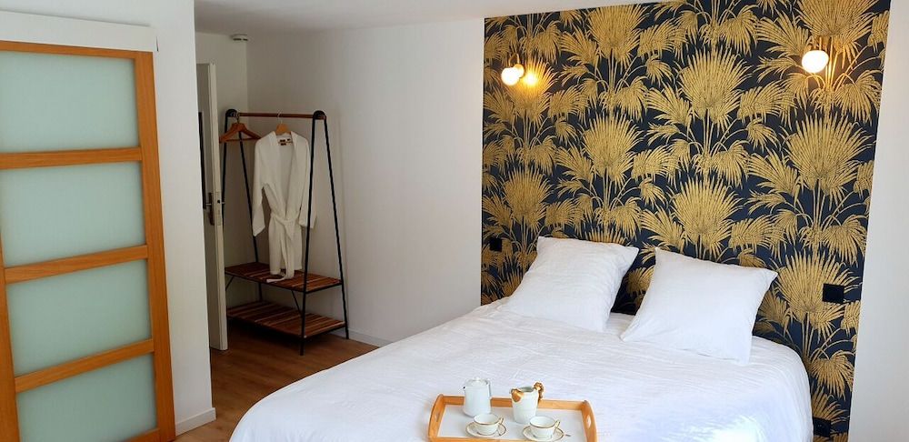 Le Huis Clos Deluxe Double Room