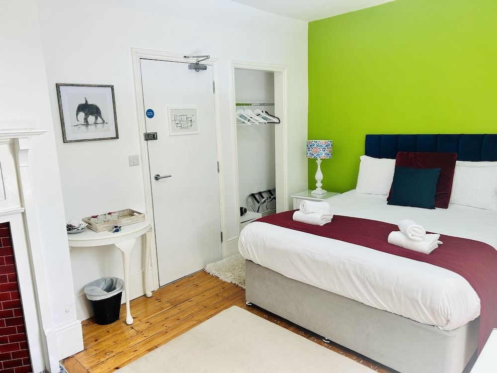 Guestling Hall Hotel Room 8 2