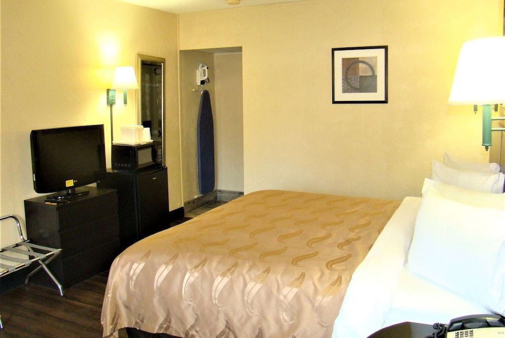 Room, 1 King Bed, Accessible, Non Smoking (Mobility)